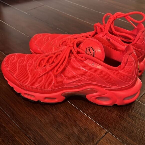 Nike Air Max Plus - Trainers in Red - Size 8.5 in Excellent Condition - Picture 3 of 6